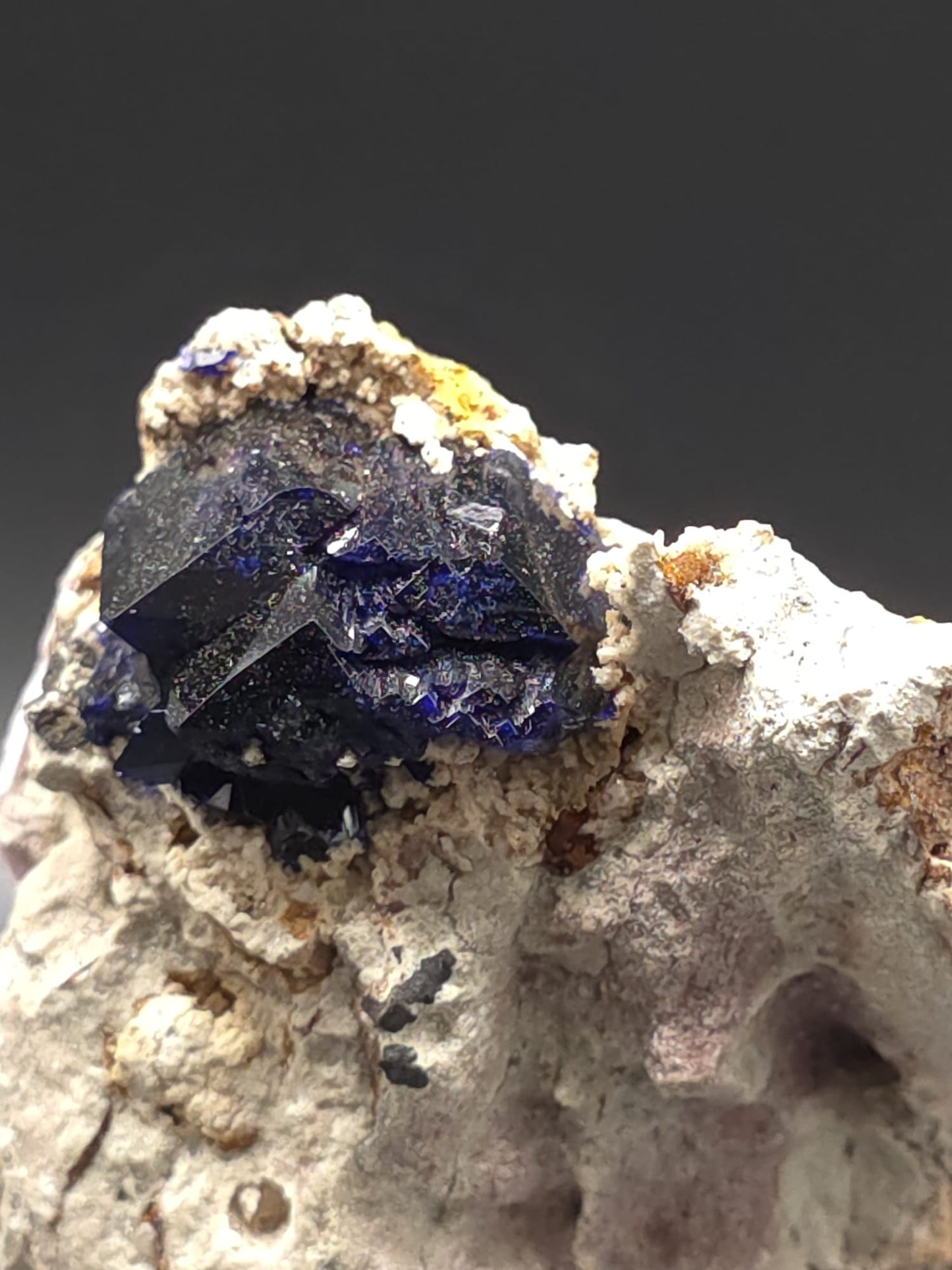 Azurite du Maroc – macro cristaux bleu outremer