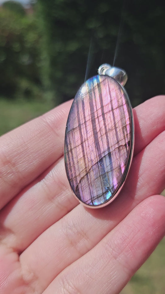 Labradorite violette en pendentif Argent