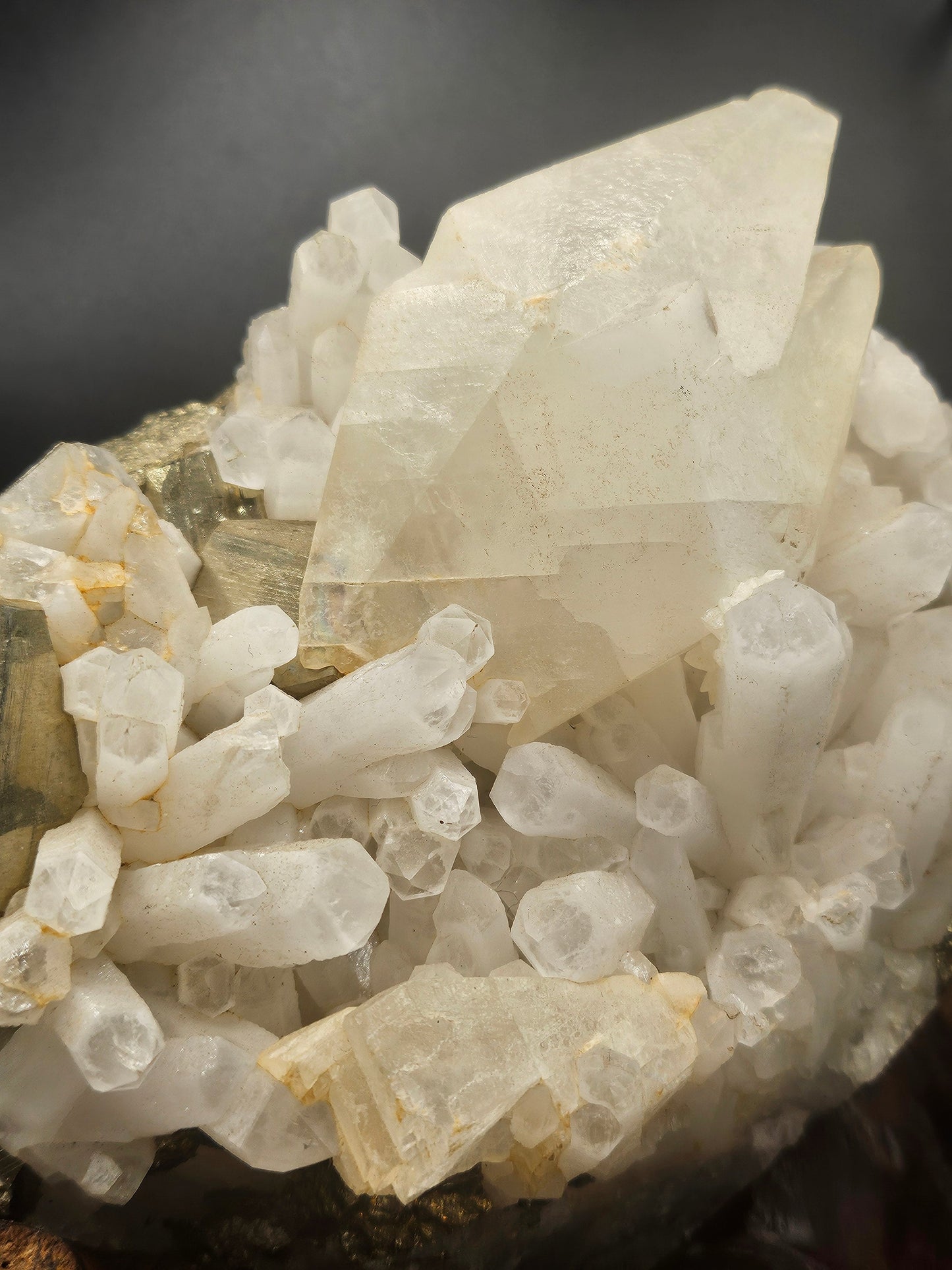 Pyrite & Calcite — Spécimen Naturel de Collection | 1,784 kg | Pièce Unique