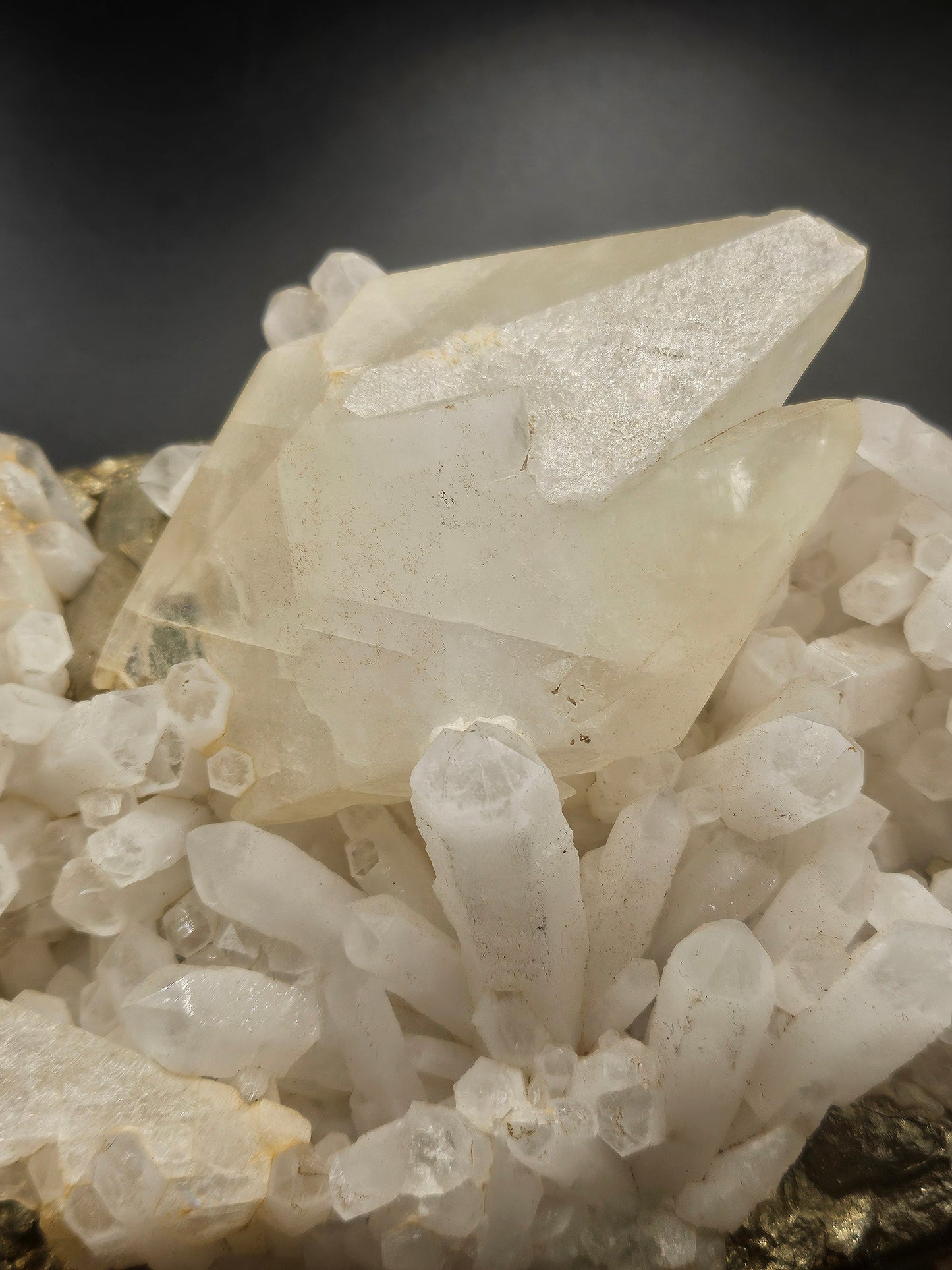 Pyrite & Calcite — Spécimen Naturel de Collection | 1,784 kg | Pièce Unique